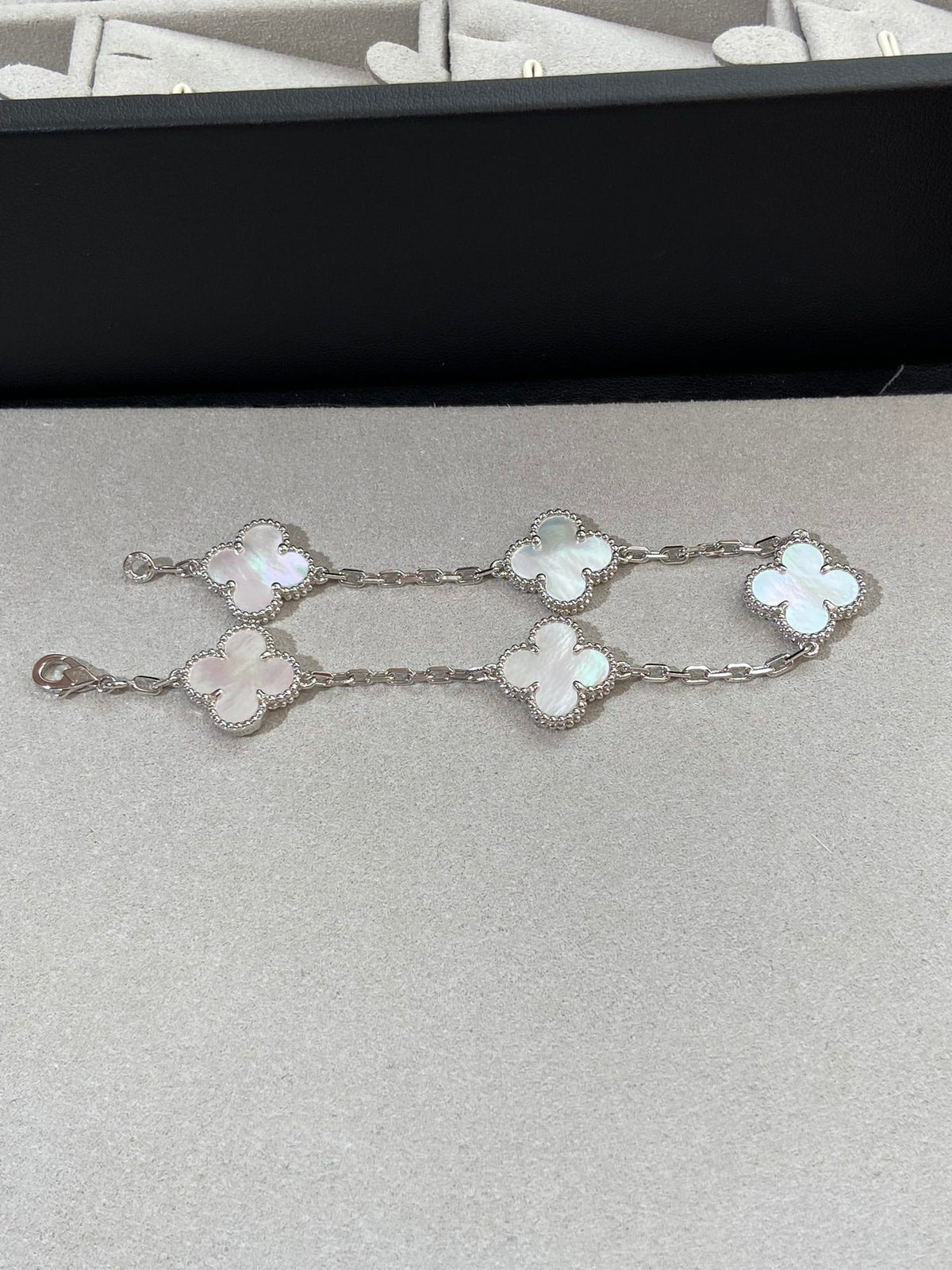 [⭐vintora]CLOVER WHITE PEARL MOP 5 MOTIF BRACELET COLLECTION