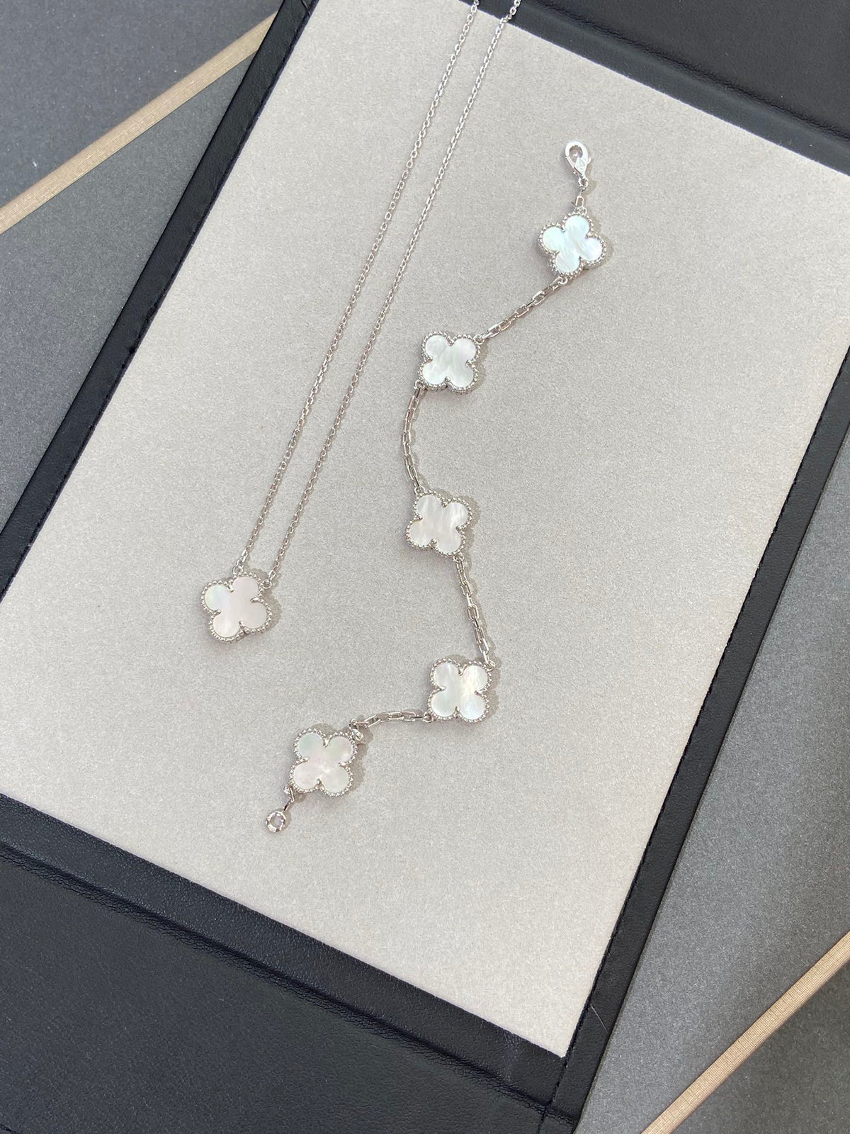 [⭐vintora]CLOVER WHITE PEARL MOP 5 MOTIF BRACELET COLLECTION