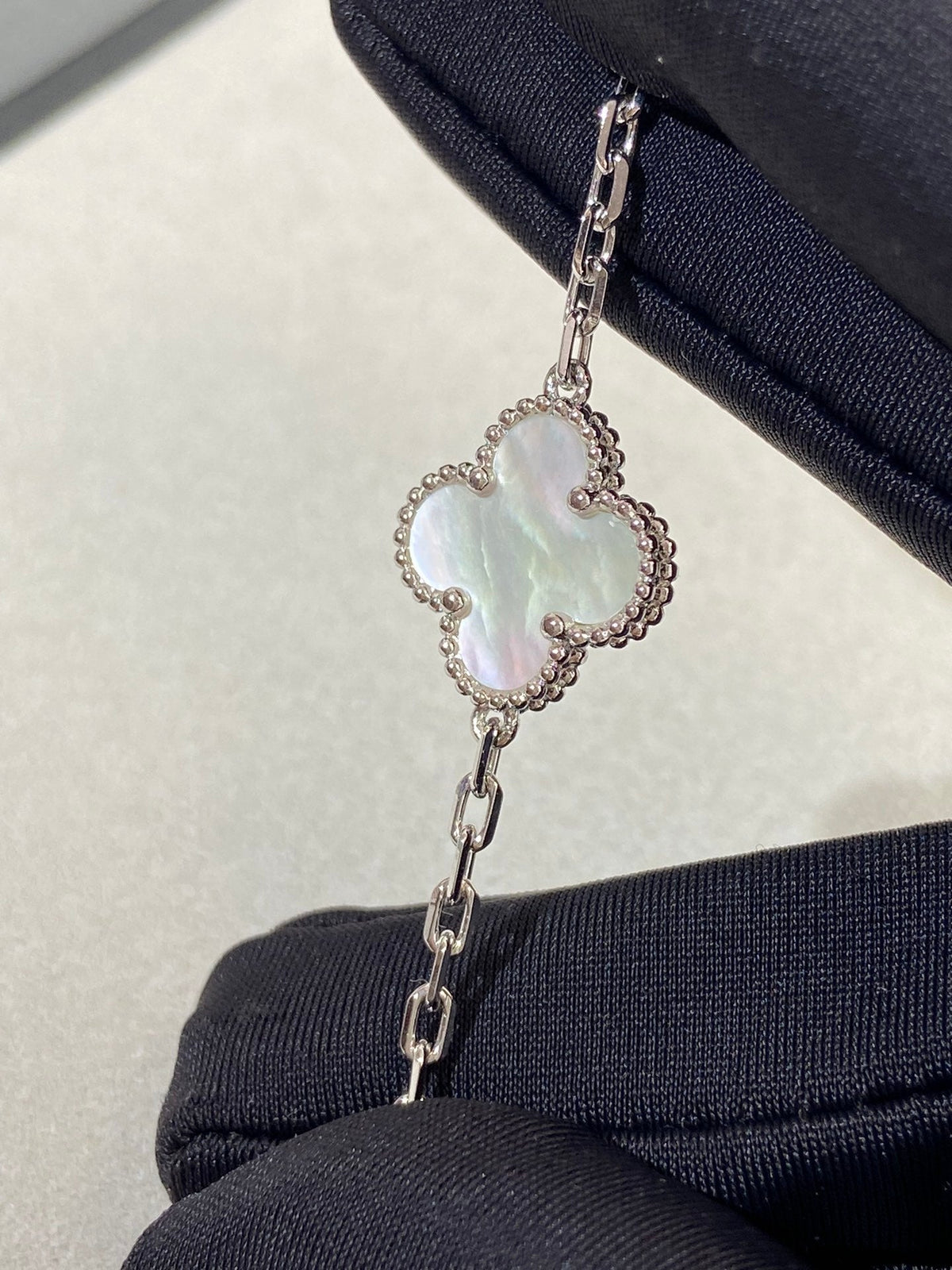 [⭐vintora]CLOVER WHITE PEARL MOP 5 MOTIF BRACELET COLLECTION