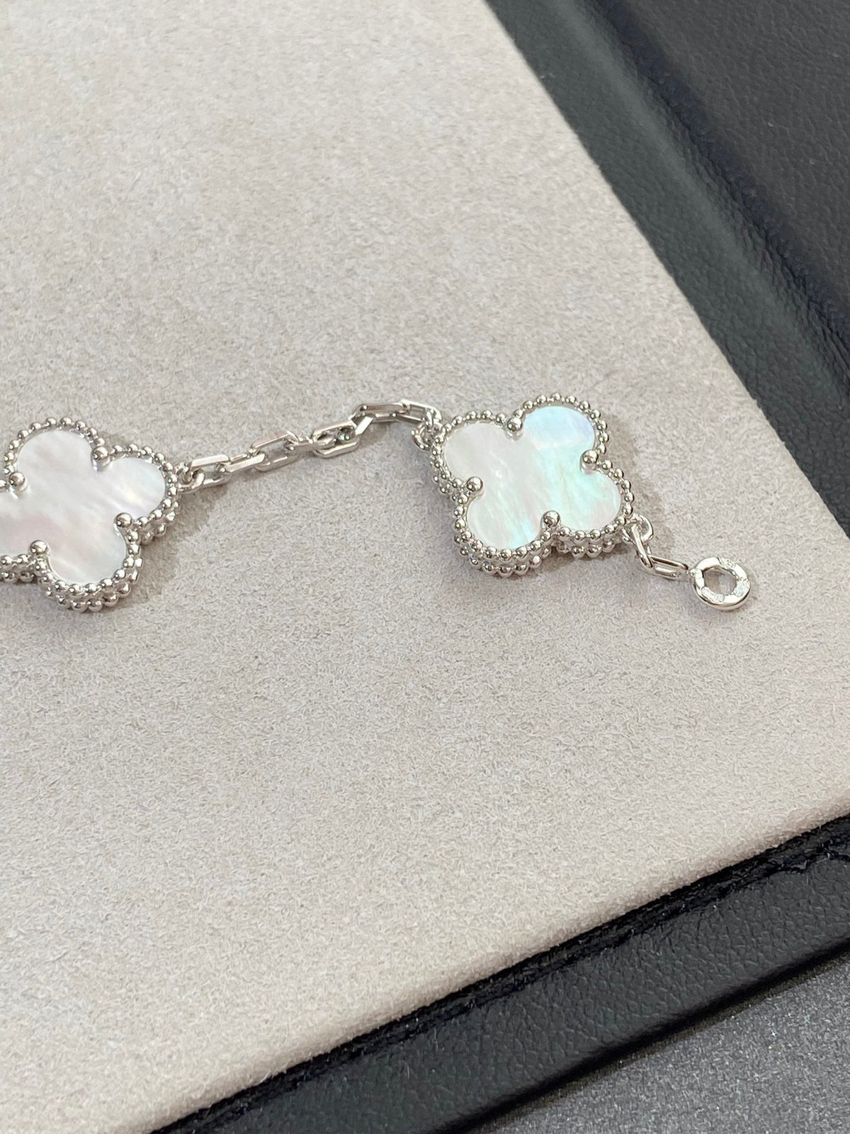 [⭐vintora]CLOVER WHITE PEARL MOP 5 MOTIF BRACELET COLLECTION