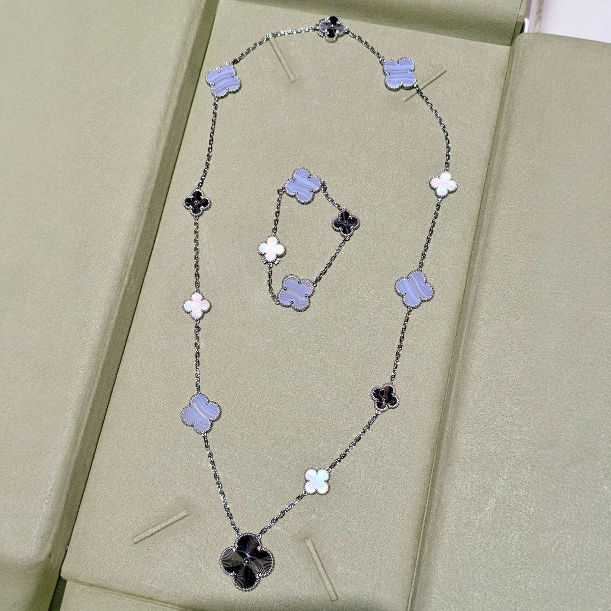 [⭐vintora]DETACHABLE CLOVER 15(11+4) FLOWER SILVER NECKLACE SET